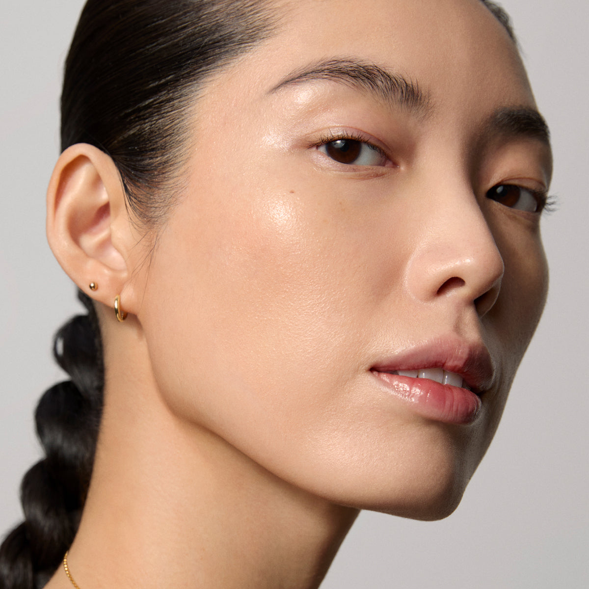 LongevityMemoryCream-Aug26-Ppage-ModelSkinFinish.jpg